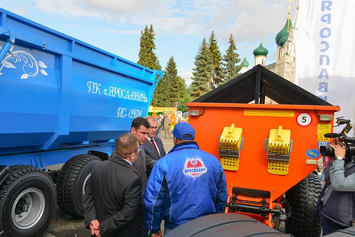 В преддверии зимнего сезона у руководства региона вызвала заинтересованность линейка коммунально-дорожной техники «Ярославича»